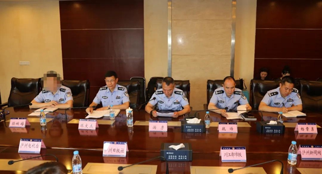 瀘州警方破獲特大販毒案，毒販家中搜出成堆現(xiàn)金毒資！(圖3)