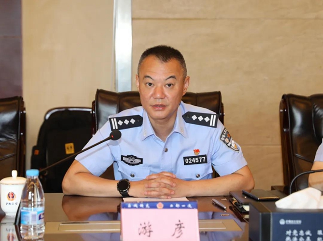 瀘州警方破獲特大販毒案，毒販家中搜出成堆現(xiàn)金毒資！(圖2)