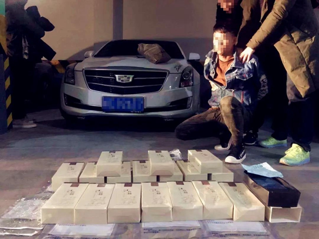 瀘州警方破獲特大販毒案，毒販家中搜出成堆現(xiàn)金毒資！(圖6)