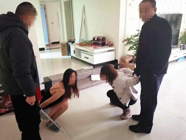 瀘州警方破獲特大販毒案，毒販家中搜出成堆現(xiàn)金毒資！(圖8)