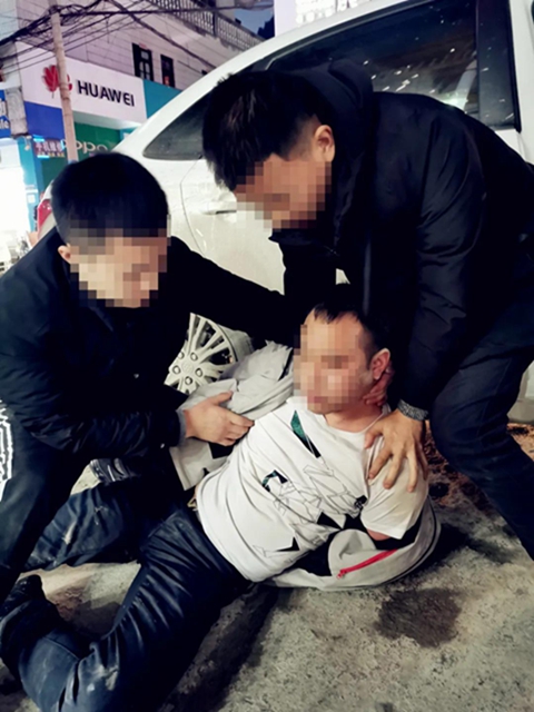 瀘州警方破獲特大販毒案，毒販家中搜出成堆現(xiàn)金毒資！(圖9)