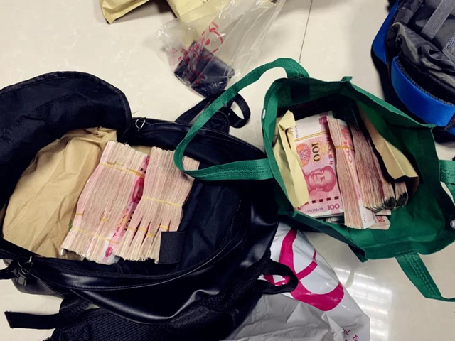 瀘州警方破獲特大販毒案，毒販家中搜出成堆現(xiàn)金毒資！(圖13)