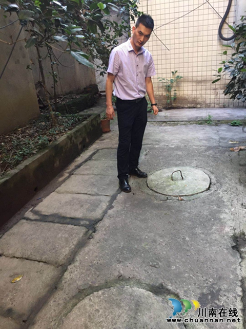 瀘州市兆和學校：接受化糞池檢查，為校園安全保駕護航