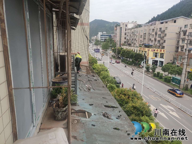古藺縣綜合行政執(zhí)法局拆除違法建設(shè)：消除安全隱患  改善城市容貌(圖6)