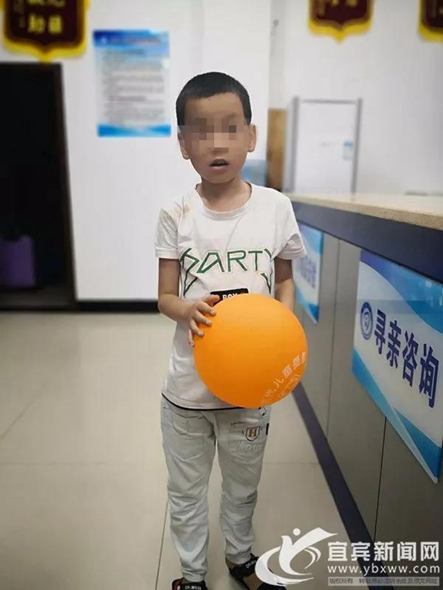 7歲男童從內(nèi)江家里走失，幾小時后卻出現(xiàn)在宜賓上江北！