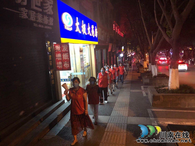 龍馬潭區(qū)紅星街道黨員常態(tài)化夜間巡邏提升居民安全感