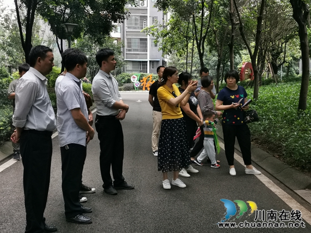瀘縣云錦鎮(zhèn)考察團(tuán)到龍馬潭區(qū)紅星街道大驛壩社區(qū)錦華十年城小區(qū)考察基層治理工作(圖2)