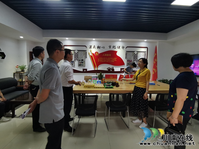 瀘縣云錦鎮(zhèn)考察團(tuán)到龍馬潭區(qū)紅星街道大驛壩社區(qū)錦華十年城小區(qū)考察基層治理工作