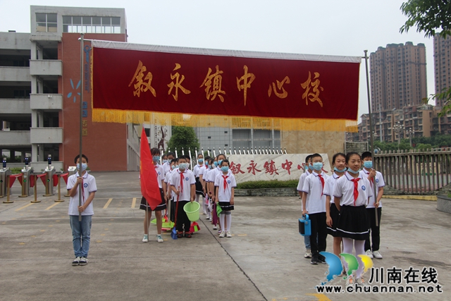 敘永縣敘永鎮(zhèn)中心校開(kāi)展“小手拉大手 鞏固衛(wèi)生城”主題宣傳活動(dòng)