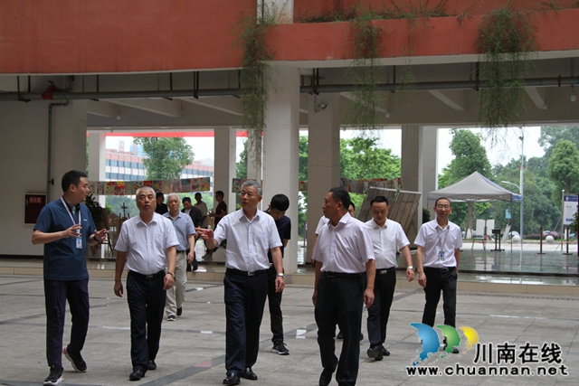 瀘州市委常委劉云蒞臨四川三河職業(yè)學院調研(圖2)