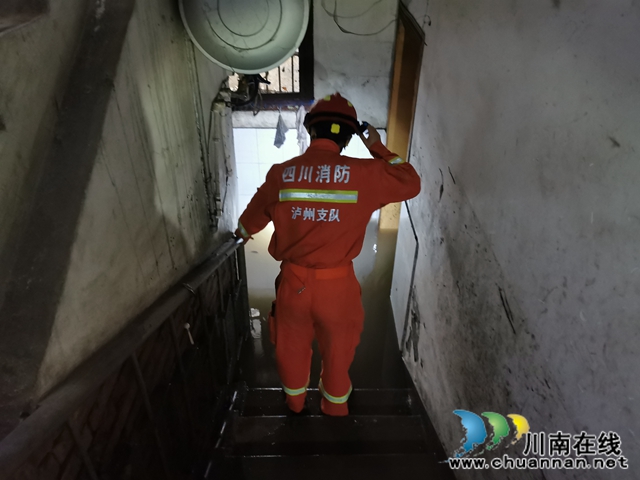 突發(fā)強(qiáng)降雨致使居民房被淹  瀘州消防緊急救援(圖7)