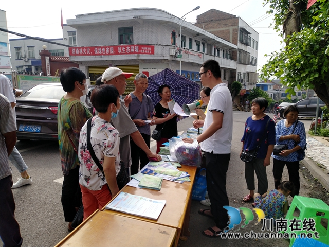 瀘縣潮河鎮(zhèn)開展安全生產(chǎn)月咨詢?nèi)栈顒?dòng)