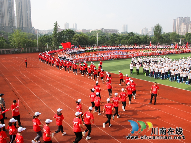 瀘州十二中舉行中考誓師大會(huì)