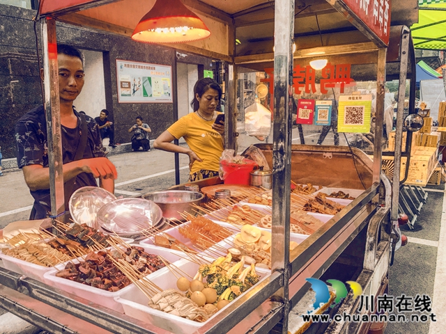 瀘州華升·寶龍廣場(chǎng)“時(shí)光夜市”盛大開市(圖15)