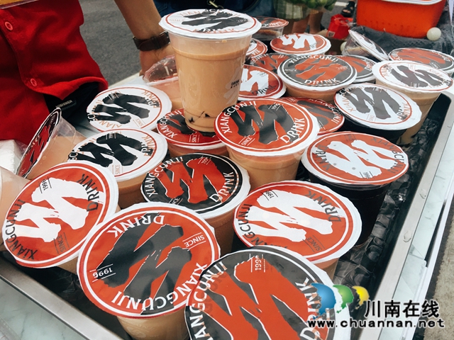 瀘州華升·寶龍廣場(chǎng)“時(shí)光夜市”盛大開市(圖17)
