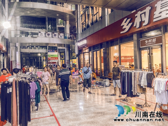 瀘州華升·寶龍廣場(chǎng)“時(shí)光夜市”盛大開市(圖12)