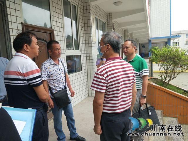 敘永縣人大帶隊(duì)到分水中心校檢查安全工作