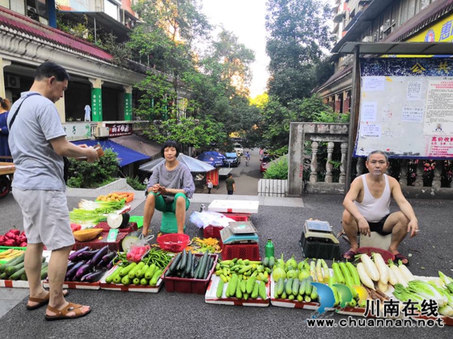 龍馬潭區(qū)小市街道：小地攤大民生，城市煙火暖人心(圖1)
