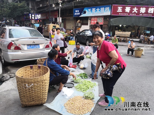 龍馬潭區(qū)小市街道：小地攤大民生，城市煙火暖人心(圖2)