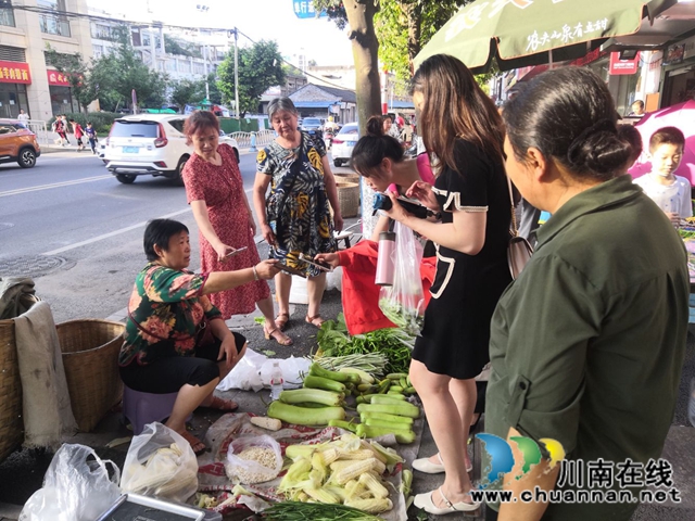 龍馬潭區(qū)小市街道：小地攤大民生，城市煙火暖人心(圖4)