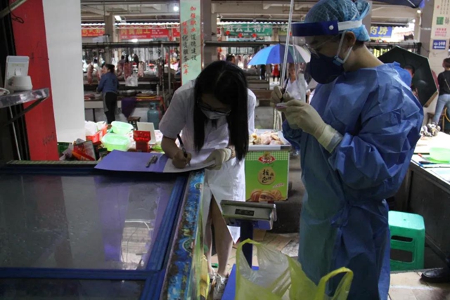 主動出擊迅速行動！瀘縣市場監(jiān)管局力保海鮮市場食品安全(圖3)