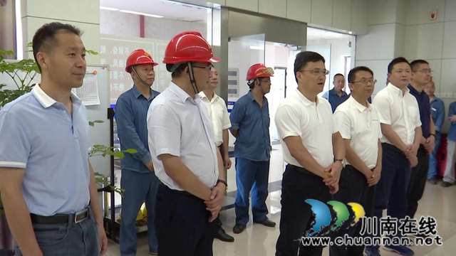 四川省總工會(huì)到合江縣送清涼