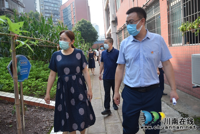 市委宣傳部到瀘州十八中檢查省級(jí)文明校園迎復(fù)檢準(zhǔn)備情況(圖2)