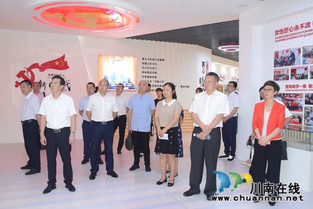 冉雷波率隊(duì)到江陽(yáng)區(qū)茜草街道匠心社區(qū)調(diào)研指導(dǎo)(圖2)