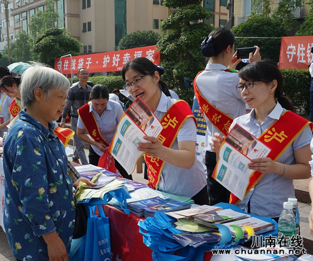 守住消費(fèi)者“錢袋子” 瀘縣農(nóng)商銀行多渠道普及金融知識(shí)(圖2)