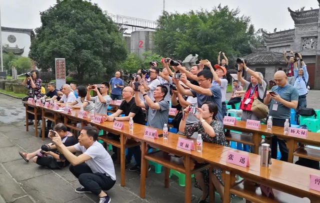 【聚焦】瀘州白酒文化“巡香之旅”啟航┃“大兵團(tuán)作戰(zhàn)”尋找“影”酒藝術(shù)封面大片 （009期）(圖5)