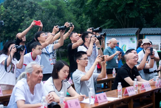 【聚焦】瀘州白酒文化“巡香之旅”啟航┃“大兵團(tuán)作戰(zhàn)”尋找“影”酒藝術(shù)封面大片 （009期）(圖8)