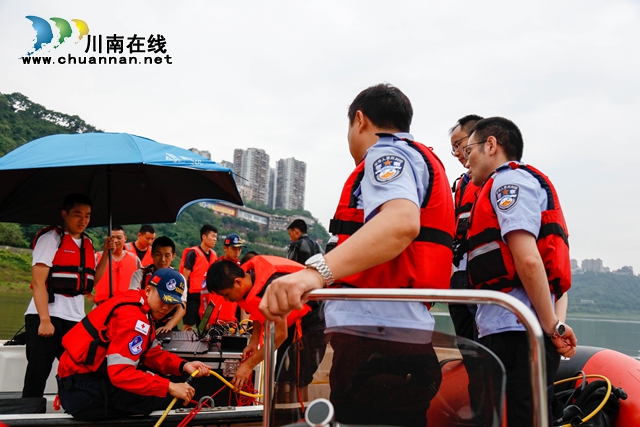 四川警察學院“水下機器人”服務實戰(zhàn)首戰(zhàn)告捷！完成超高難度水下打撈作業(yè)(圖4)