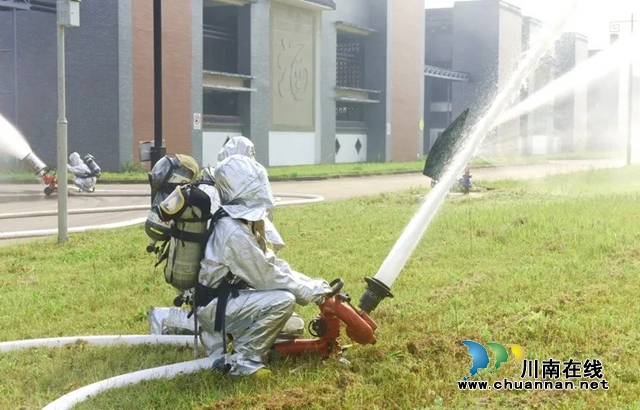再添救援新力量！瀘州組建成立兩支省級綜合應(yīng)急救援專業(yè)隊(duì)(圖4)