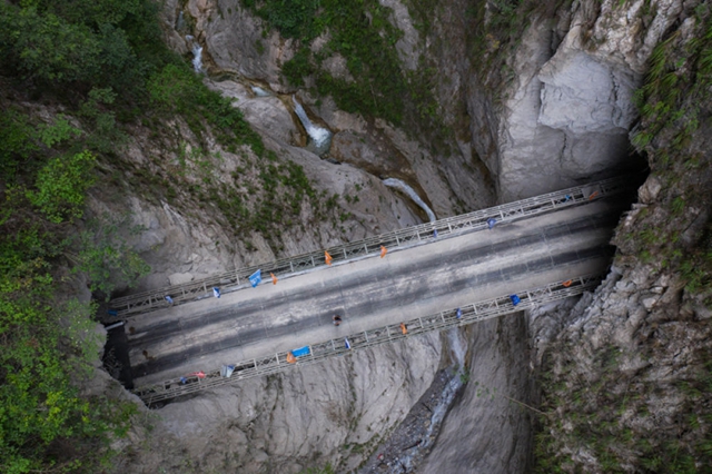 我國(guó)最后一個(gè)具備條件通硬化路的建制村阿布洛哈村通車了(圖9)