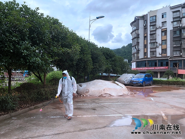 合江消防赴福寶救災(zāi)清淤：泥巴裹滿雙腿，汗水濕透衣背！(圖7)