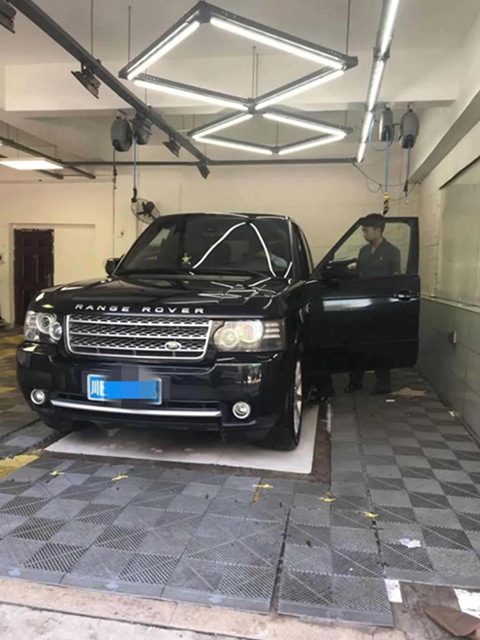 瀘州一女子開豪車揣巨款 被江陽法院執(zhí)行干警當(dāng)場“拿下”！(圖4)
