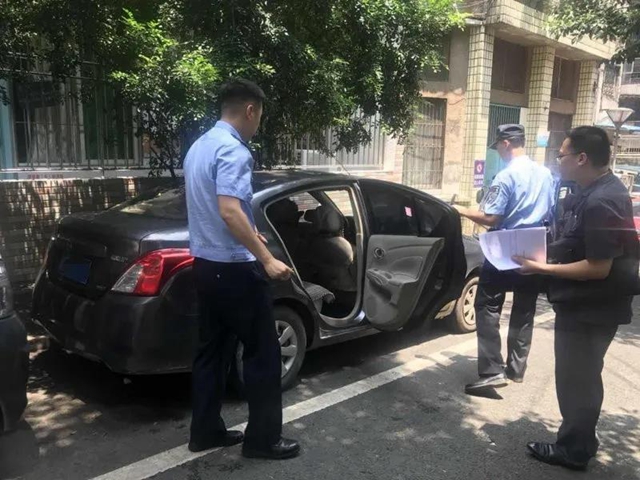 瀘州一女子開豪車揣巨款 被江陽法院執(zhí)行干警當(dāng)場“拿下”！(圖6)