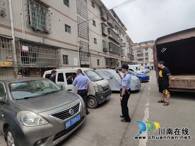 瀘縣云龍鎮(zhèn)：長安車非法儲(chǔ)存液化氣瓶成“炸彈”，執(zhí)法人員迅速排隱患(圖3)