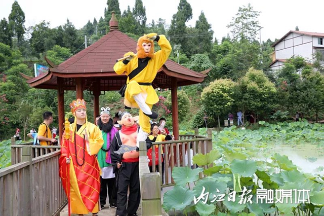 嘿！“唐僧師徒”來內(nèi)江遇上了“荷花仙子”(圖3)