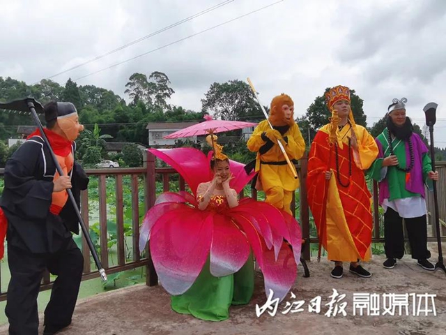 嘿！“唐僧師徒”來內(nèi)江遇上了“荷花仙子”(圖4)