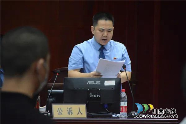 江陽(yáng)區(qū)法院公開開庭審理一起“套路貸”刑事案件，8人被指控涉嫌詐騙(圖4)