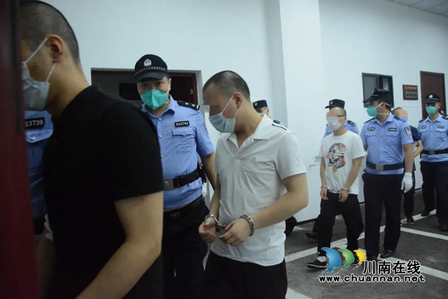 江陽(yáng)區(qū)法院公開開庭審理一起“套路貸”刑事案件，8人被指控涉嫌詐騙(圖8)
