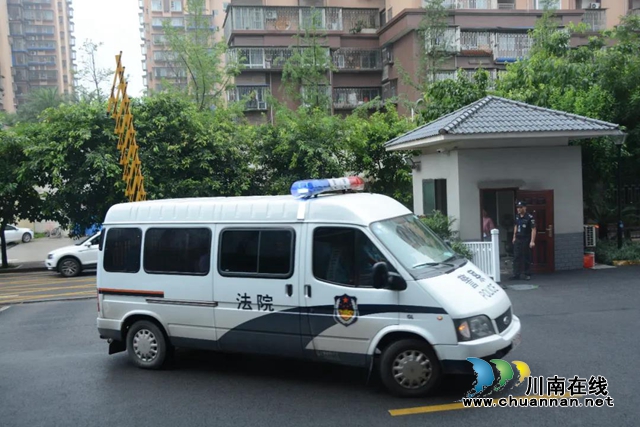 江陽(yáng)區(qū)法院公開開庭審理一起“套路貸”刑事案件，8人被指控涉嫌詐騙(圖7)