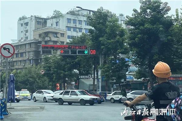 內(nèi)江城區(qū)“四方塊”這個路口，現(xiàn)在行車有新規(guī)！