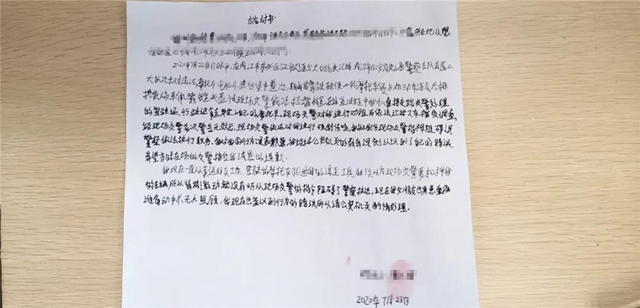 內(nèi)江：違法摩托車主倒地耍無賴，反說“警察打人”(圖2)