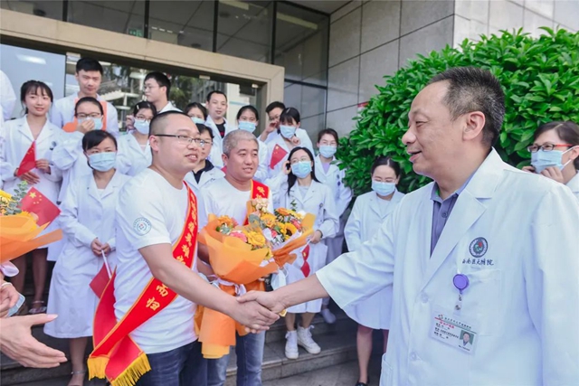 西南醫(yī)大附院援京抗疫的“戰(zhàn)士”回瀘啦！(圖3)