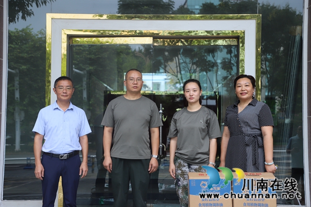 瀘縣玉蟾街道持續(xù)開展八·一建軍節(jié)走訪慰問活動(dòng)(圖3)