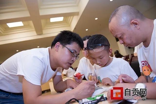 “恐龍研學(xué)游 彩燈璀璨夜”精品線路推薦一：自貢鹽龍燈研學(xué)游(圖2)