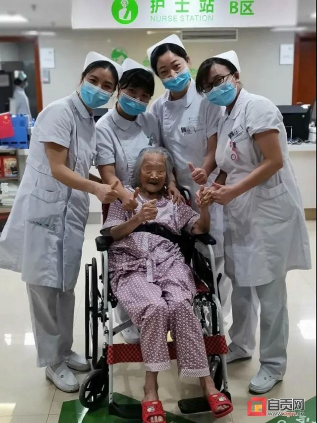 113歲！自貢一老人手術(shù)連闖“三關(guān)”，成功出院！