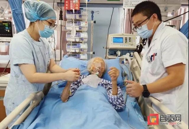 113歲！自貢一老人手術(shù)連闖“三關(guān)”，成功出院！(圖2)